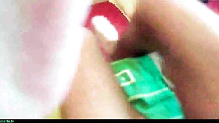 Симпатичная русская девушка отдыхает с приятелем 3