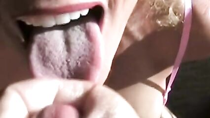 Вдрочнул подружке сперму в рот