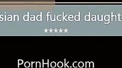 Русская худая сучка соблазнила на секс папу