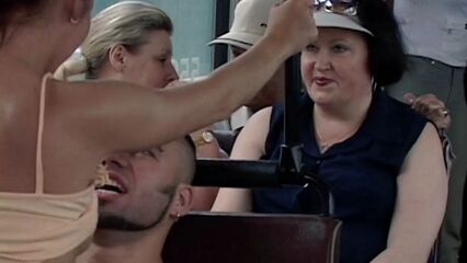 Публичное русское порно в городском автобусе