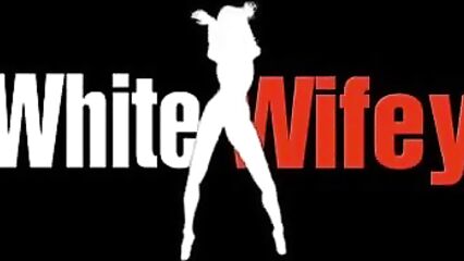 Черный загнал большой член в анал мулатки