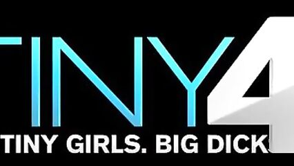 Красивое порно с молодой студенткой и большим членом