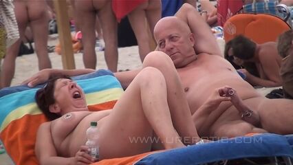 Групповые порно оргии нудистов на пляже: Секс в дюнах 5