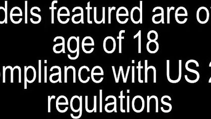 Развратная толстая мамаша мастурбирует анал