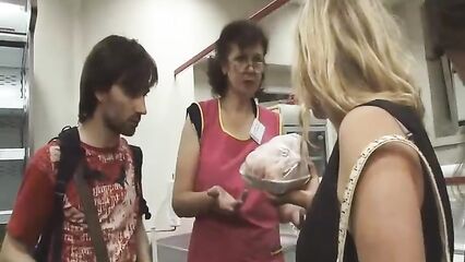 Мастер класс от Арт группы Война: Как украсть курицу