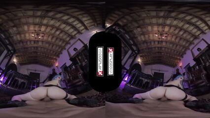 VR-porn: синеволосая красотка с длинными косами