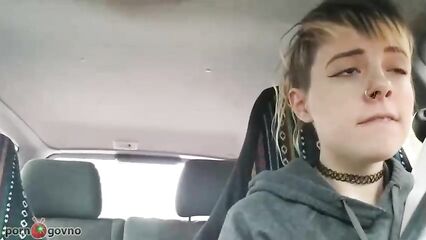 Вибрация внутри вагины в магазине и во время езды