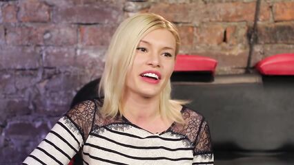 Порно звезды рассказывают как потеряли девственность