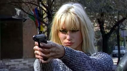 Девушка из клана | La Ragazza del clan (1995) порнофильм с русской озвучкой