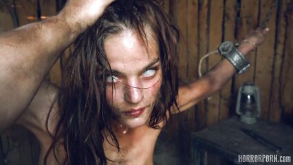 Порно ужасы на ночь: Зверь из леса